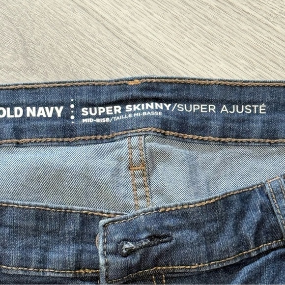 Old Navy Super Skinny Mid-Rise Jeans - Picture 5 of 8